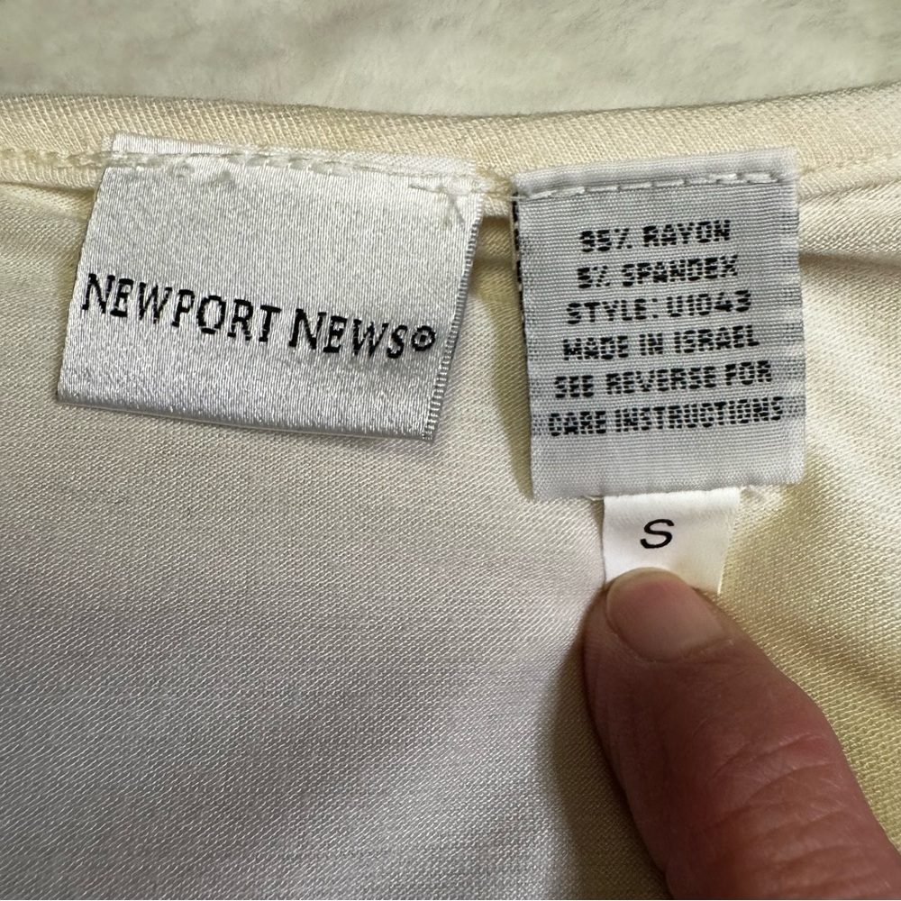 Newport News Cream Long Sleeve Top, Size Small Ruching on Sides and Sleeves NWOT - Picture 5 of 13